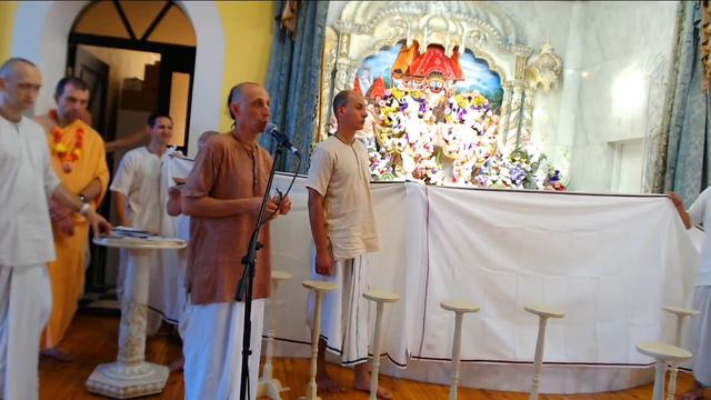 Подарки и пожелания для Шри Шри Гаура Нитай (12.07.2021) смотреть онлайн