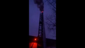 Возгорание сажи в дымоходе. Как не нужно чистить дымоход. Горит дымоход.