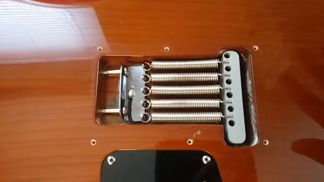 Fender Stratocaster Tremolo spring rattle QUICK FIX смотреть онлайн