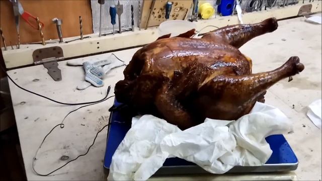 Горячее копчение  курицы  в деревянной коптильне