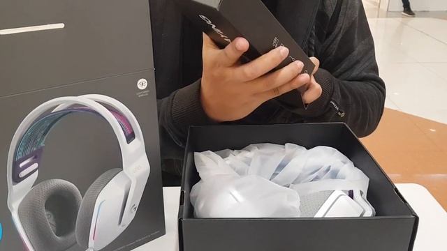LOGITECH G733| GAMING HEADSET UNBOXING смотреть онлайн