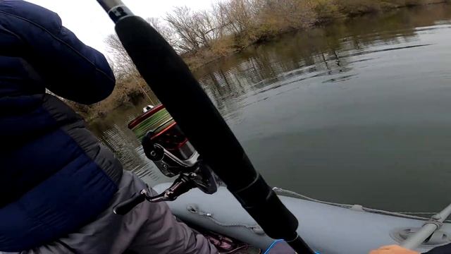 Как ловить хищника осенью | Поиск мест без эхолота | Narval Argument в деле | Ловля щуки и окуня смотреть онлайн