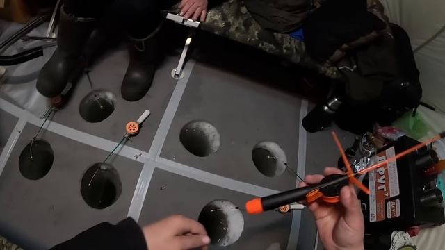 ВЫЕХАЛИ С ОТЦОМ ПОРЫБАЧИТЬ НА оз.ЧАНЫ. ДВОЕ СУТОК В КОМФОРТЕ. КАРАСЬ И СУДАК НА МОРМЫШКУ... смотреть онлайн