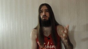 Шел по улице с накрашенными ногтями