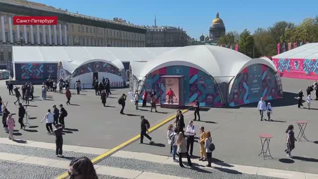 На Дворцовой площади открылся XIX Санкт-Петербургский международный книжный салон