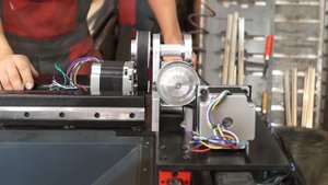 Лазерный CO₂ станок ЧПУ своими руками: направляющие, редуктор, шаговый двигатель...