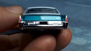 1/64 Cadillac Sedan DeVille 1973 by Greenlight California Lowriders #1