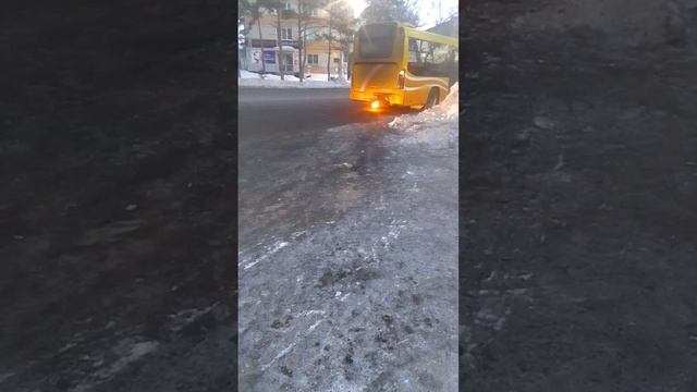 У автобуса в Лесозаводске загорелся бензобак