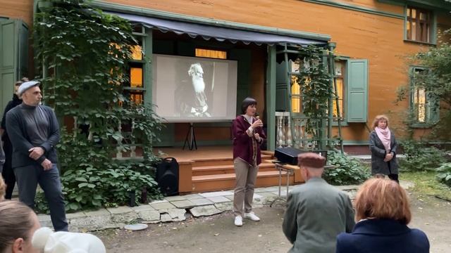 Прогулка по Москве Толстого смотреть онлайн