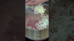 Когда добавлять картошку и капусту в борщ