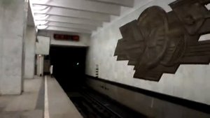 прибытие  на  станцию  домодедовская замоскворецкой  линии  метро  с  выходом  на  улицу