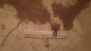 Как убрать трещины на стяжке глиняного пола