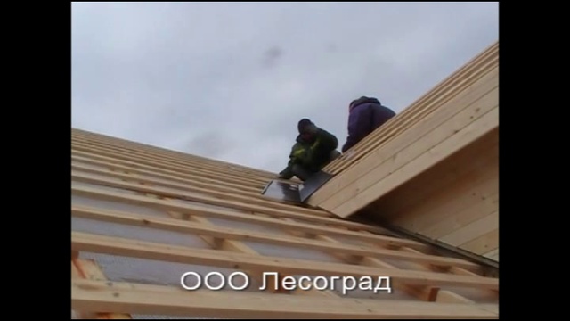 Монтаж кровли в доме из оцилиндровки