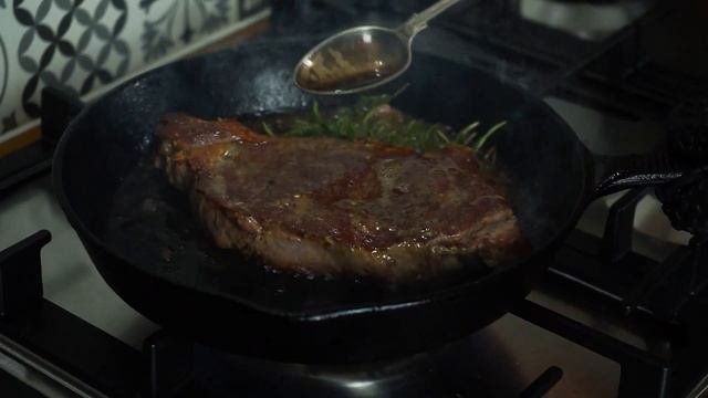Как приготовить Сочный сирлоин стейк. смотреть онлайн