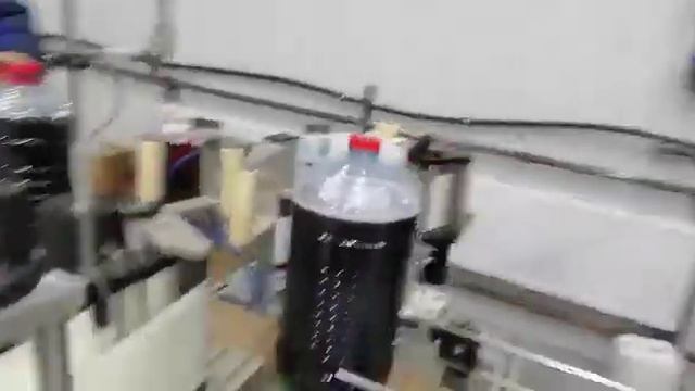 ПЭТ 10 литровнанесение этикетки на круглую тару этикетировочным автоматом ЭМ5практикм