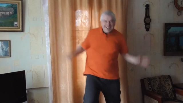 Человек танцует танец под музыку | Геннадий Горин - Удалённое видео смотреть онлайн