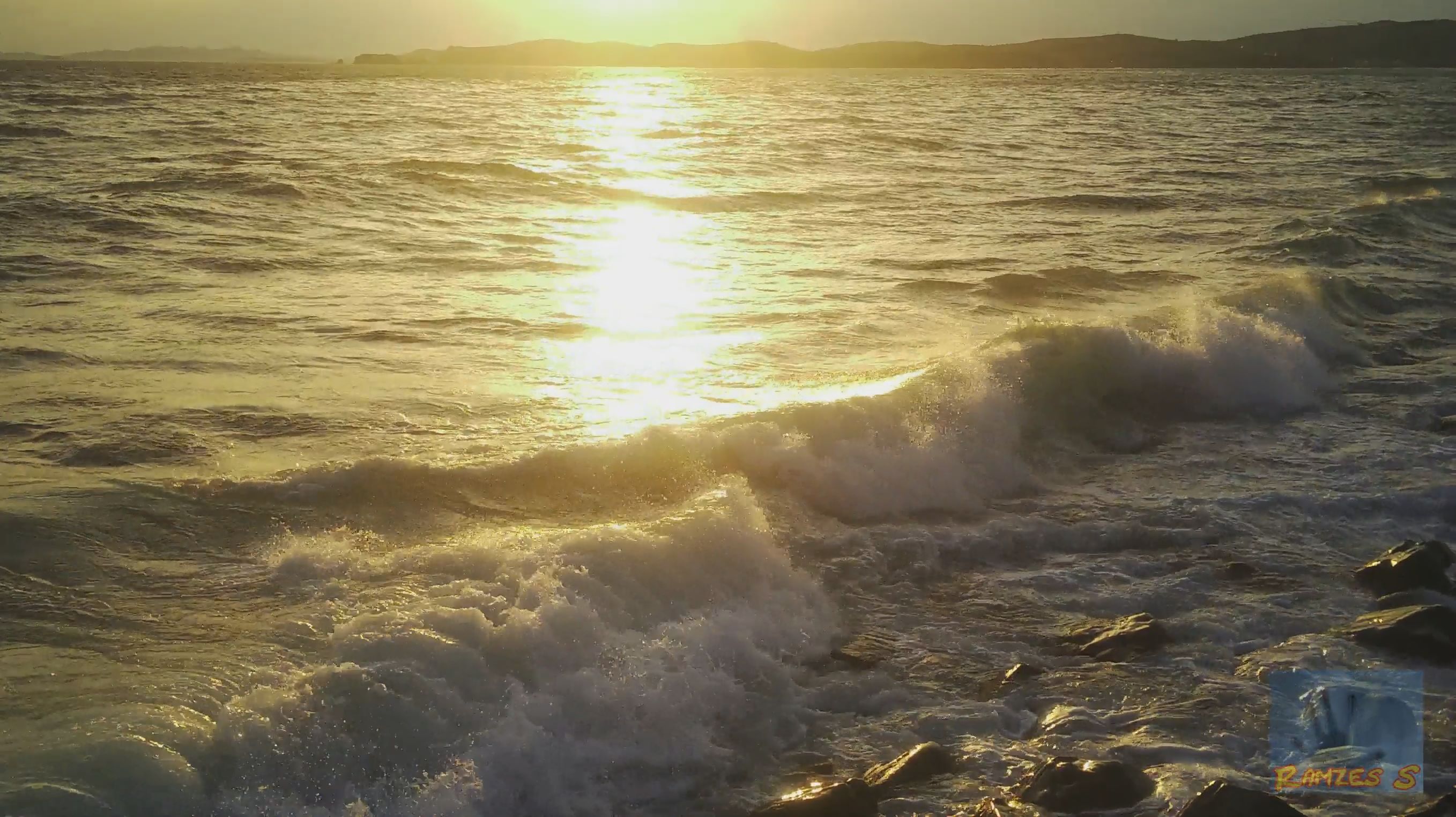 Волны в закате