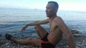 2 день на море 2025. Пляж факел, толпы людей. Ищем новое место на пляже.