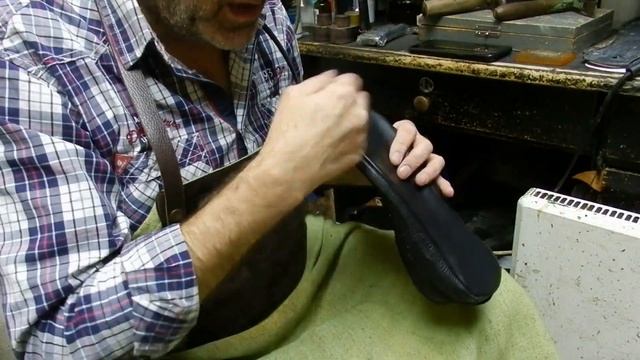 Замена выворотной стельки на мокасинах. смотреть онлайн