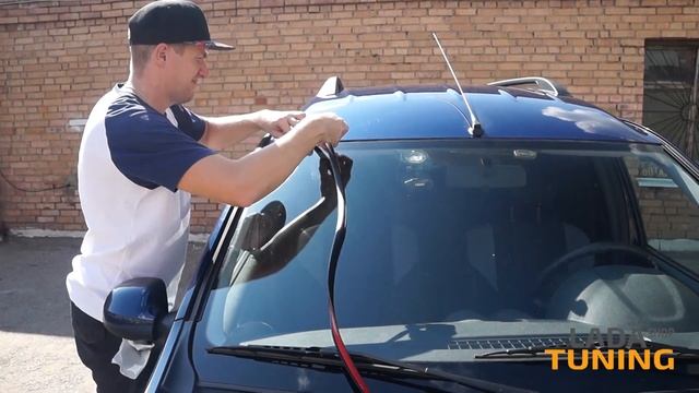 Установка уплотнителя лобового стекла на примере Лада Ларгус. Подходит для Весты, Хрей, Гранты. смотреть онлайн