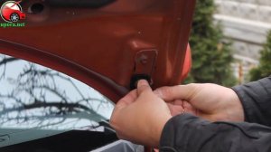 Установка упоров капота (амортизаторов) на Suzuki Swift 2 (www.upora.net)