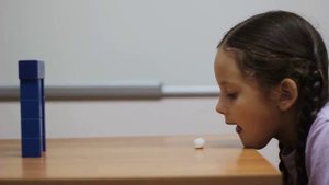 Артикуляционное упражнение "забей мяч в ворота"