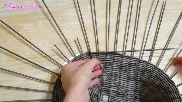 Шикарный поднос из газетных трубочек! Подробнейший урок по плетению из газет!