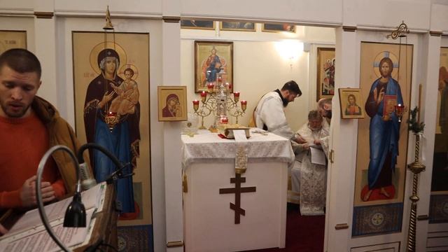 Пение колядки во время елеопомазания после молебна. Воскресная литургия 9 января 2023 г смотреть онлайн