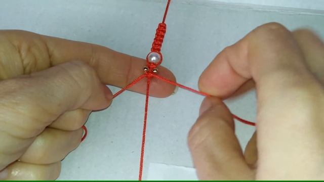 Делаем вместе нарядный и красивый браслет / Как сделать браслет дружбы / Браслет макраме с бусинами