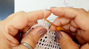 Вязаная крючком рубашка. Скос плеча и горловины.