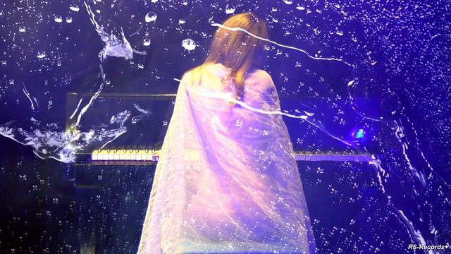 песня холодно льется дождь. песня холодно льется дождь. песня холодно льется дождь. песня холодно льется дождь. девушка за мокрым стеклом.