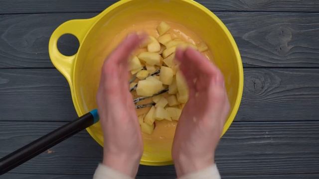 Королевская ШАРЛОТКА ЗА СЧИТАННЫЕ МИНУТЫ ☆ Шарлотка ПО-НОВОМУ ☆ Выпечка на ИФТАР смотреть онлайн