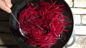 Вкусный борщ со свининой