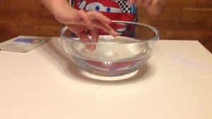 Опыты для детей: иголка не тонет в воде