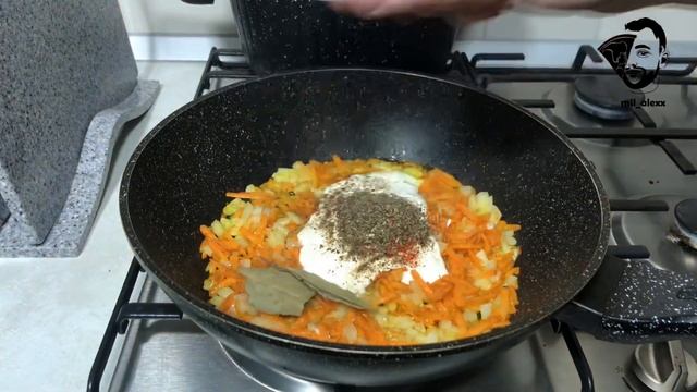 КАРТОПЛЯ, КУРКА ТА ВЕРШКОВИЙ СОУС. З ДОСТУПНИХ ПРОДУКТІВ РОБИМО СМАКОТУ