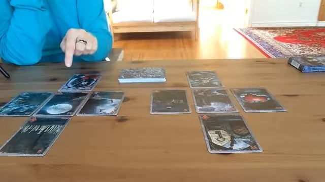 СЕКРЕТЫ ГАДАНИЯ НА КАРТАХ КОЛЕНА смотреть онлайн