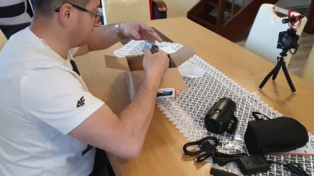 Kamera Sony FDR-AX53 - unboxing смотреть онлайн