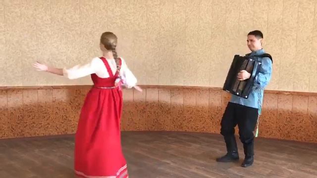 Щепетильникова Анастасия "Рассыпала Маланья бобы" Сибирская плясовая