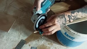 Как сделать край плитки лучше заводского. Запил плитки.