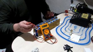 Паяем аккумулятор из банок  32700