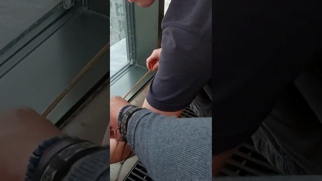 Монтаж пробкового компенсатора. #ремонтквартирмосква #дизайнерскийремонтмосква #укладкапаркета