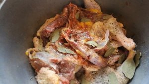 Рецепт тушенки из домашних кур // Что мы делаем с курами пенсионерками?