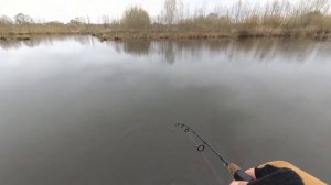 Самый КОРОТКИЙ СПИННИНГ 58 см. Ловля окуня и щуки с берега на микроджиг в небольшом озере.