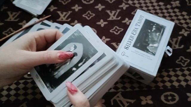 Обзор новинки личной коллекции. Silver Era Tarot. смотреть онлайн