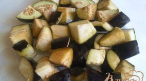 Тушеная курица с баклажанами и брокколи