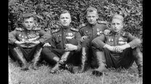 Римма Казакова "На фотографии в газете" читает Максим Калашников
