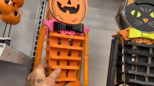 Fluorescent HALLOWEEN at MICHAELS … no thanks 🤣