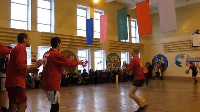 ЭстафетаПередай баскетбольный мяч и забей в кольцо