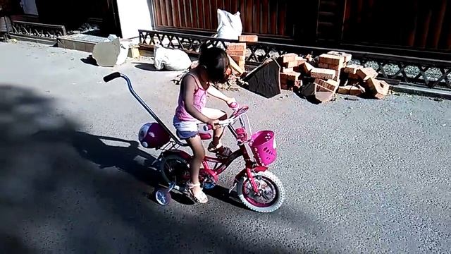 Маша учиться крутить педали на велосипеде winx смотреть онлайн