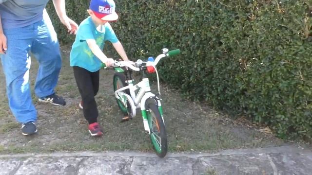 Как Алан учился ездить на 2-колесном велосипеде смотреть онлайн